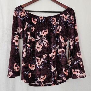 Almost Famous Off-Shoulder Long Sleeve Velvet Blouse in Purple & Pink Floral